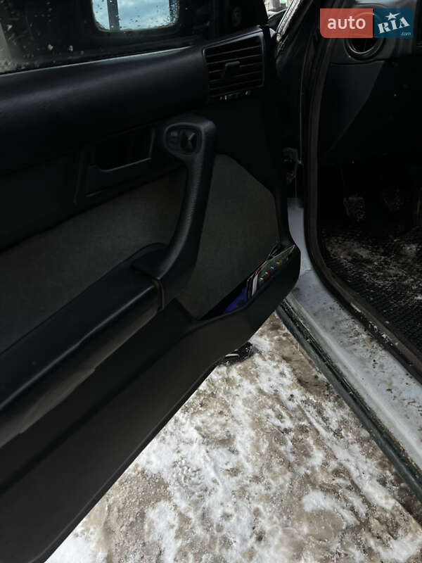 Седан BMW 5 Series 1991 в Вишневом