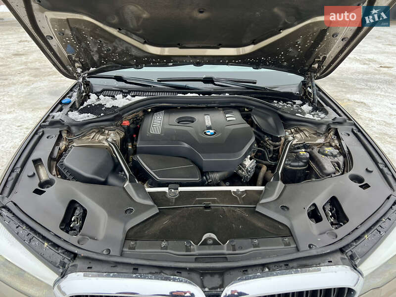 Седан BMW 5 Series 2017 в Нововолынске