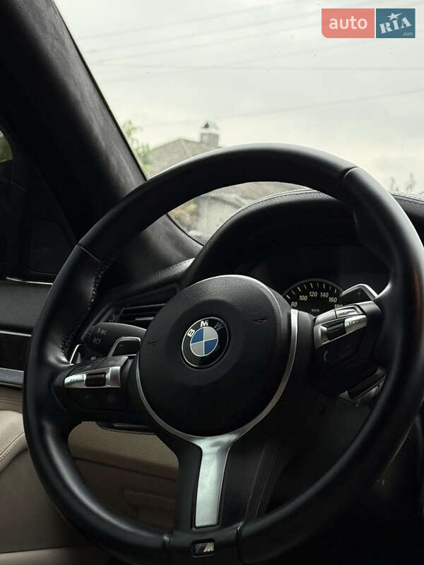 Седан BMW 5 Series 2012 в Хотине