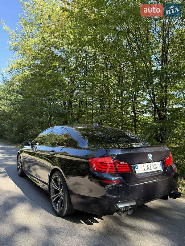 Седан BMW 5 Series 2012 в Хотине