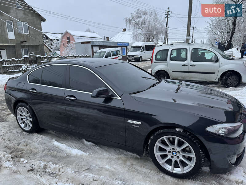 Седан BMW 5 Series 2011 в Хотине