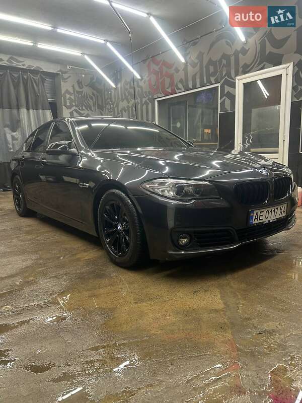 Седан BMW 5 Series 2015 в Каменском