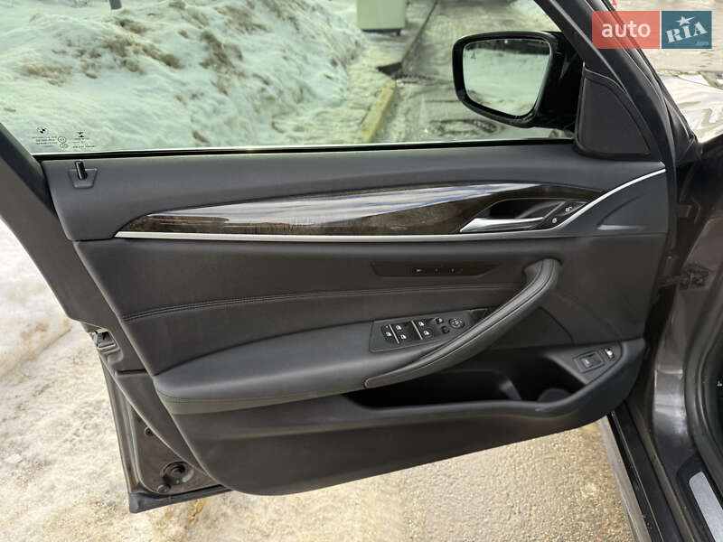 Седан BMW 5 Series 2019 в Львове