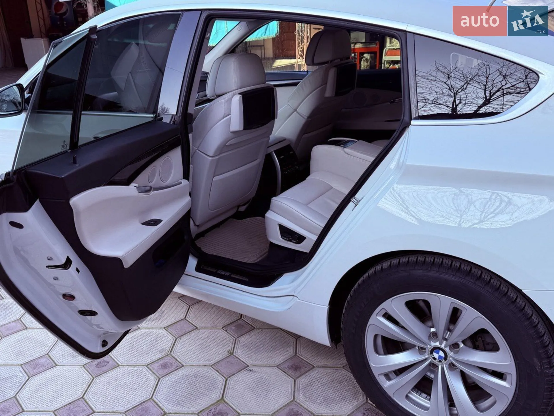 2010 BMW 5er - мініатюра 5