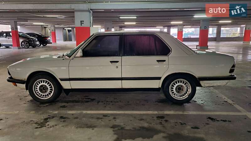 Седан BMW 5 Series 1987 в Львове