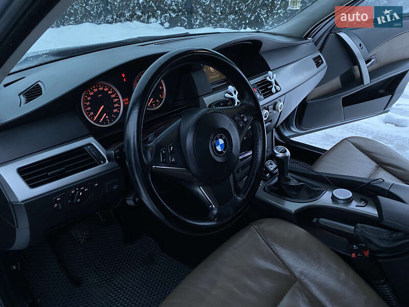 Седан BMW 5 Series 2004 в Долине
