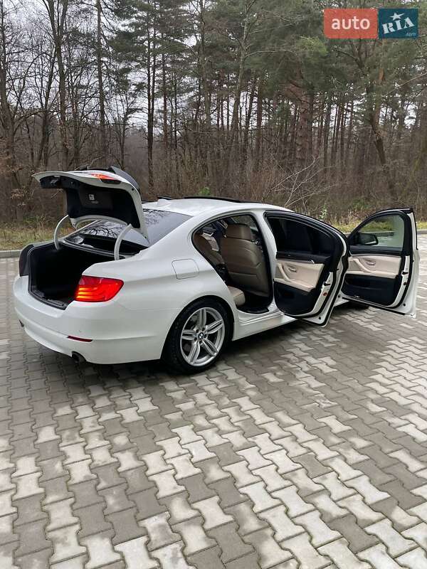 Седан BMW 5 Series 2011 в Львове