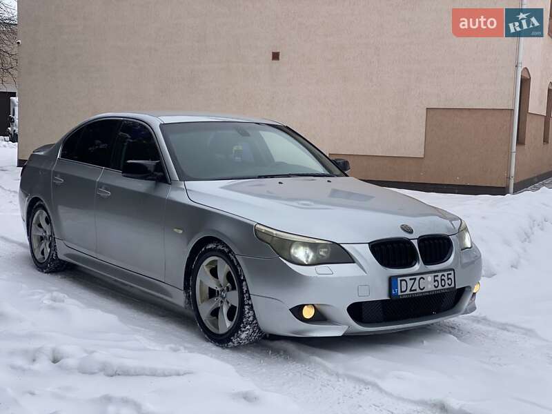 Седан BMW 5 Series 2004 в Калуше