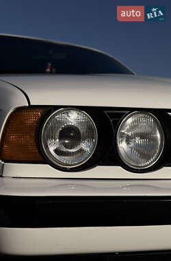 Седан BMW 5 Series 1989 в Запорожье