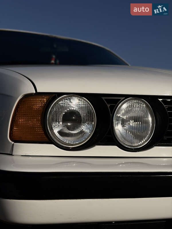 Седан BMW 5 Series 1989 в Запорожье