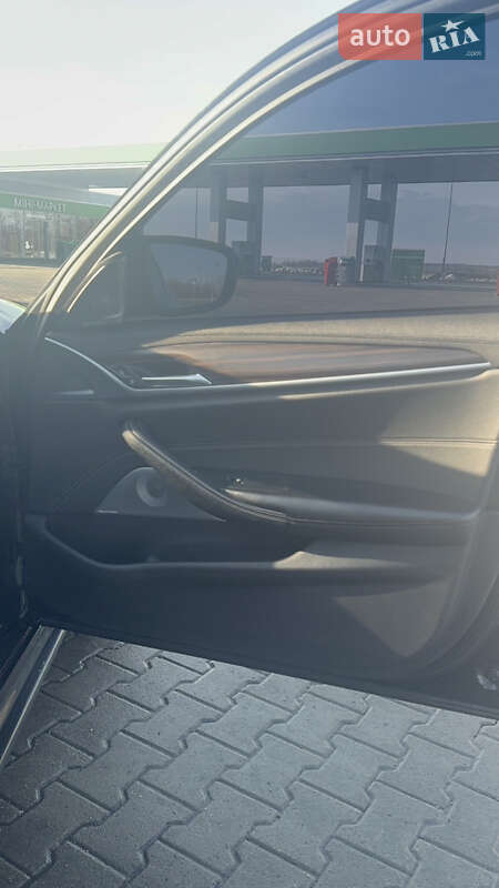 Седан BMW 5 Series 2017 в Черновцах