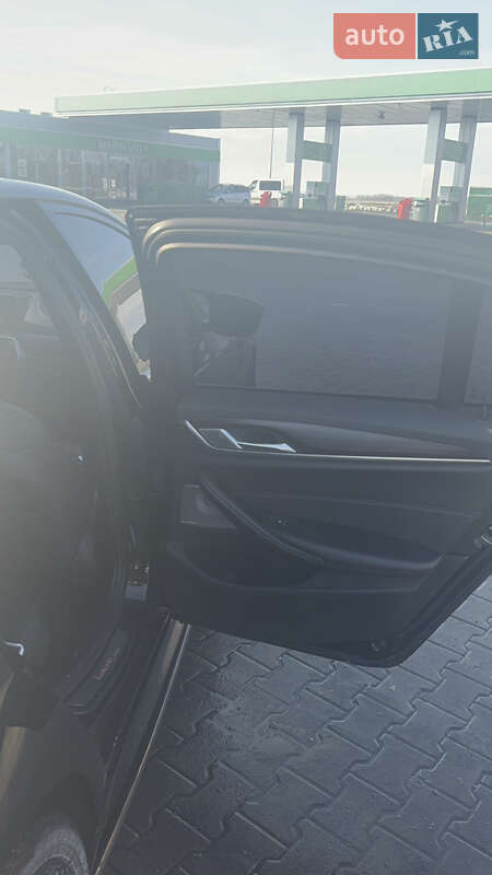 Седан BMW 5 Series 2017 в Черновцах