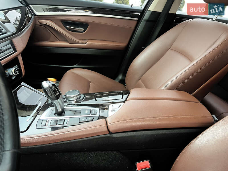 Седан BMW 5 Series 2015 в Ровно