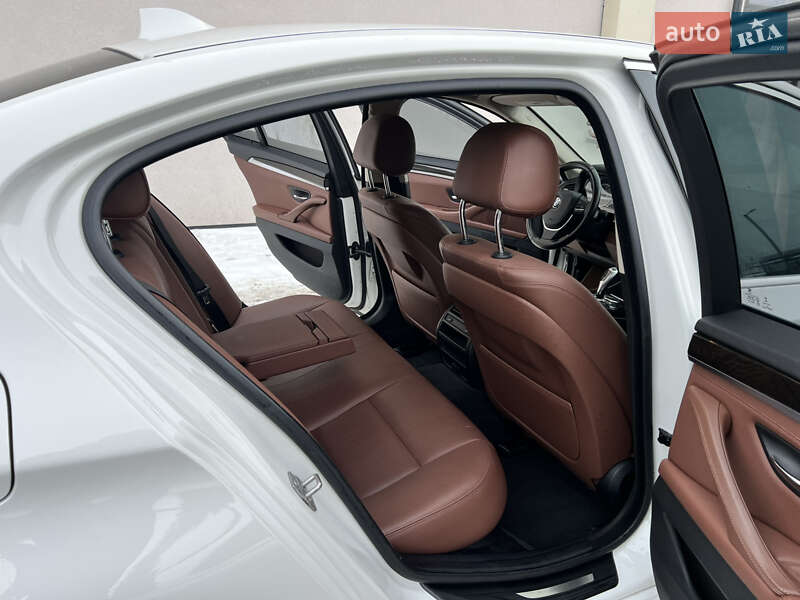 Седан BMW 5 Series 2015 в Ровно