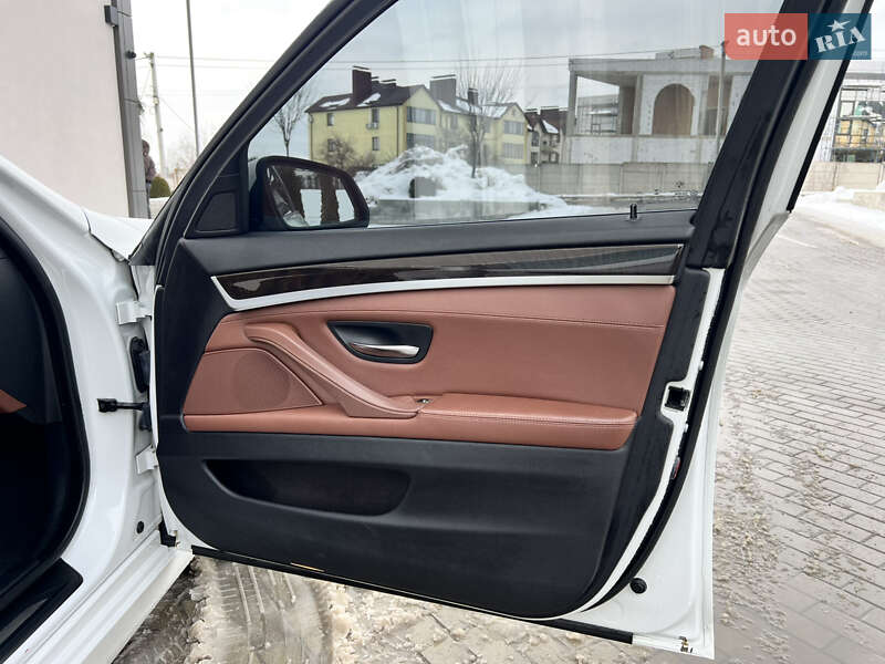 Седан BMW 5 Series 2015 в Ровно