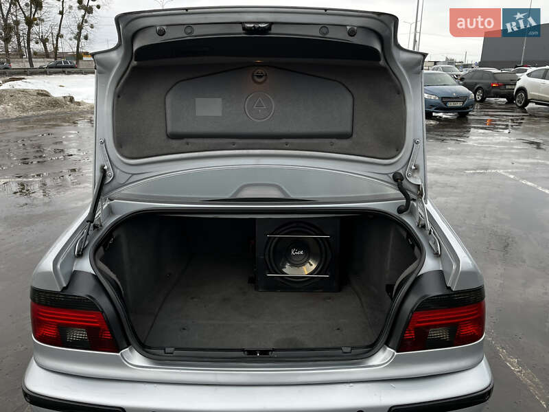 Седан BMW 5 Series 1998 в Новых Петровцах