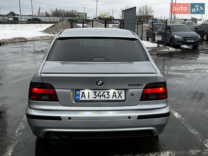 Седан BMW 5 Series 1998 в Новых Петровцах