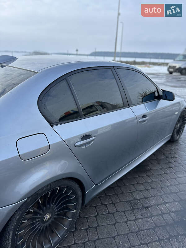 Седан BMW 5 Series 2004 в Радивилове