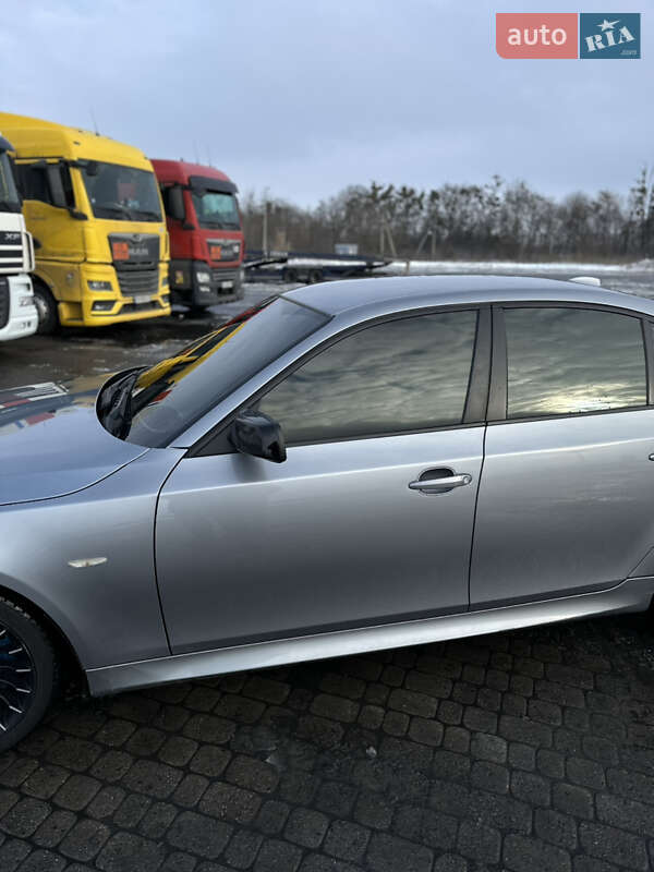 Седан BMW 5 Series 2004 в Радивилове