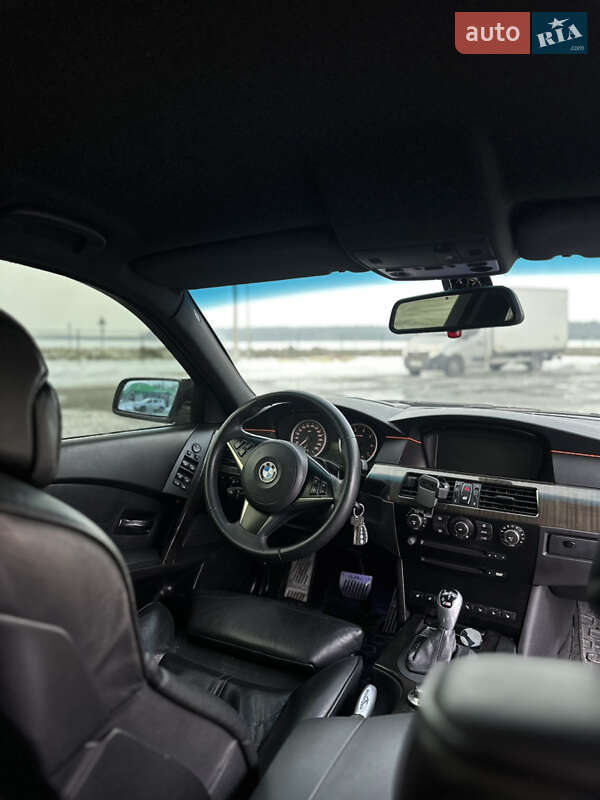 Седан BMW 5 Series 2004 в Радивилове