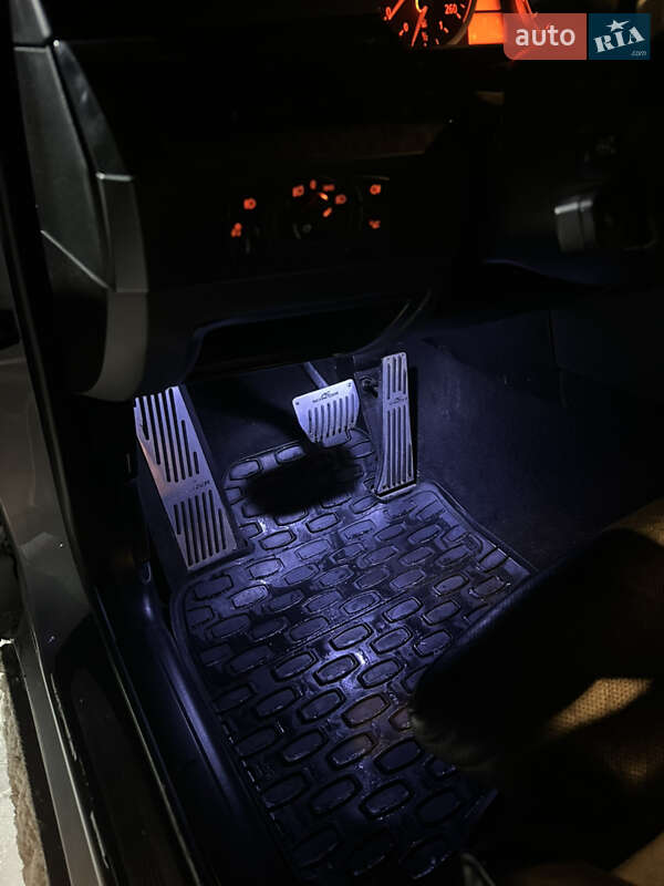 Седан BMW 5 Series 2004 в Радивилове