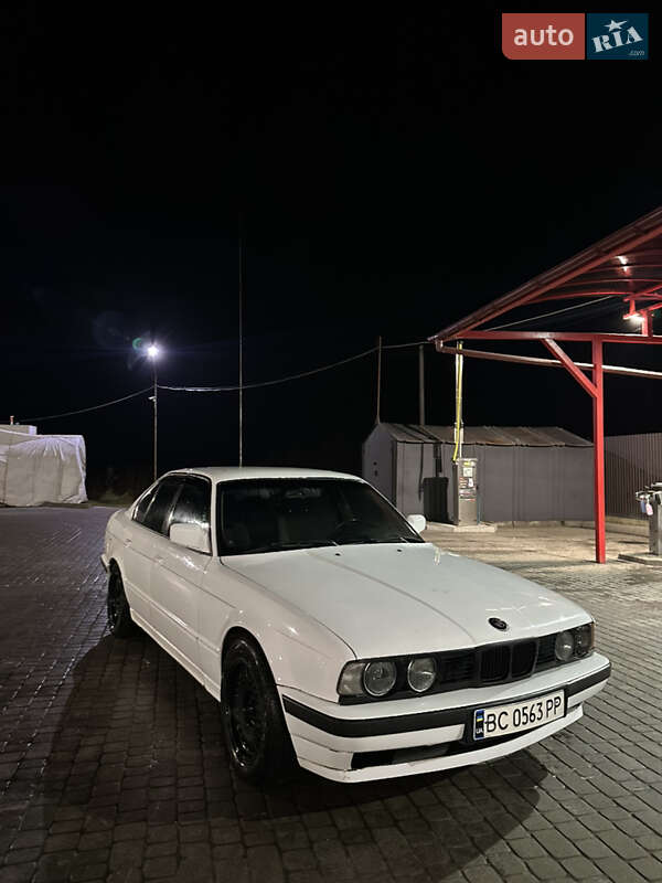 Седан BMW 5 Series 1990 в Яворове