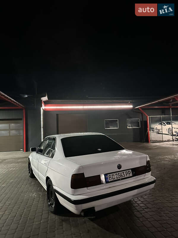 Седан BMW 5 Series 1990 в Яворове