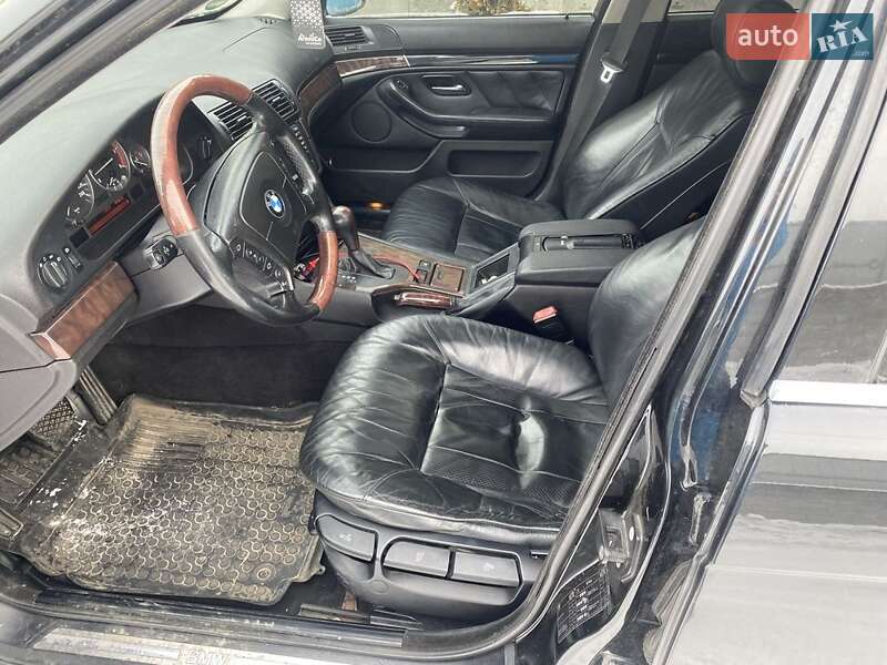 Седан BMW 5 Series 2003 в Ровно