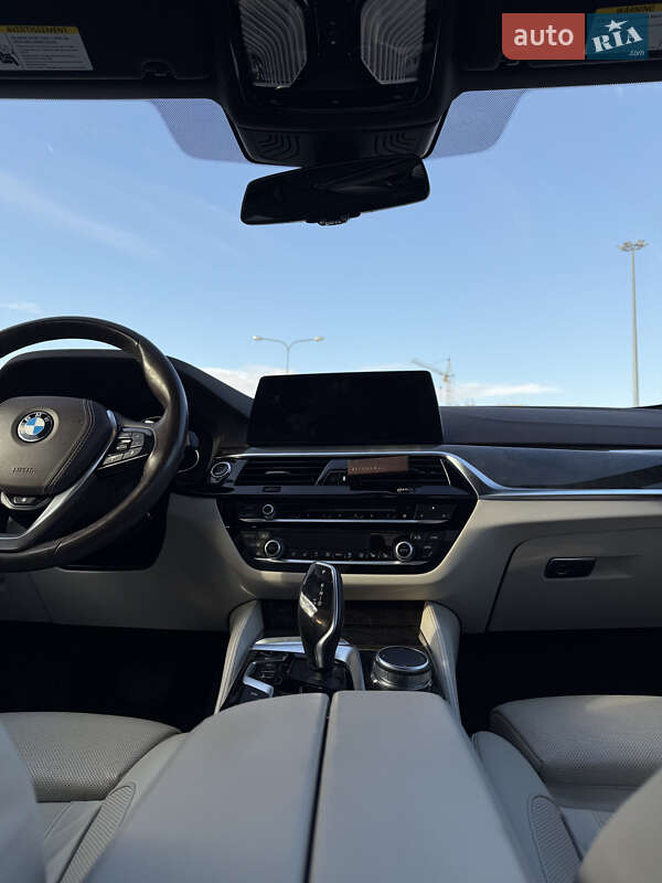 Седан BMW 5 Series 2018 в Львове