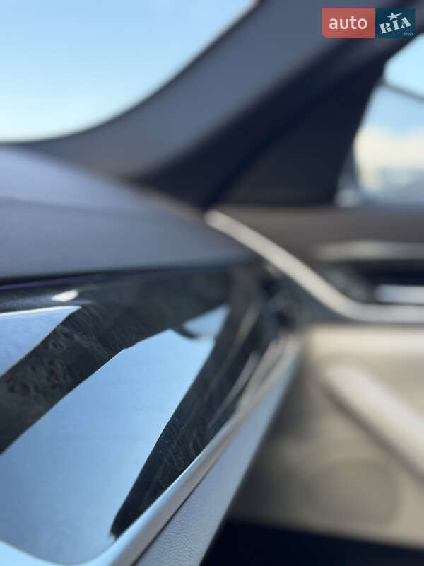 Седан BMW 5 Series 2018 в Львове