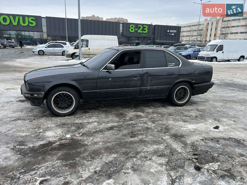Седан BMW 5 Series 1990 в Киеве