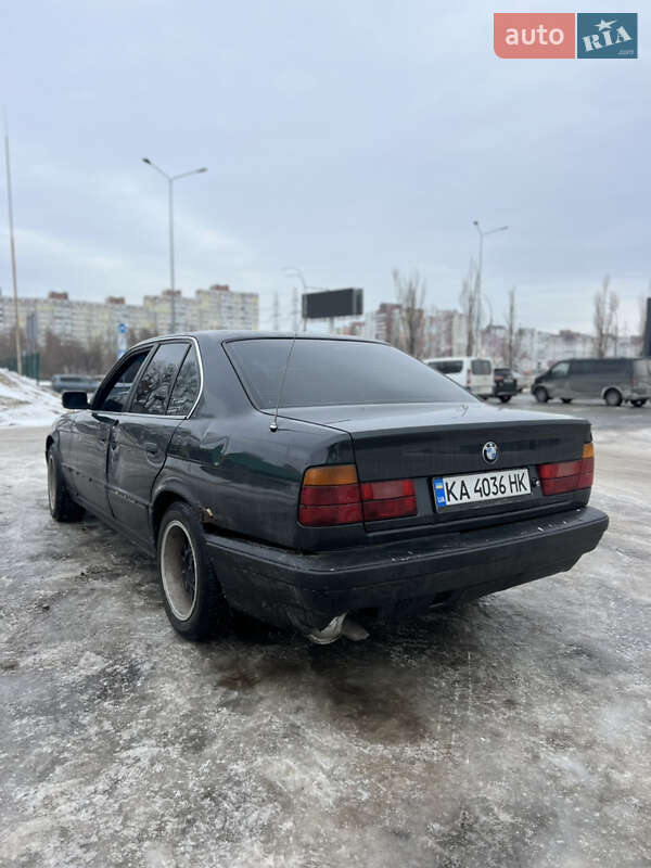 Седан BMW 5 Series 1990 в Киеве
