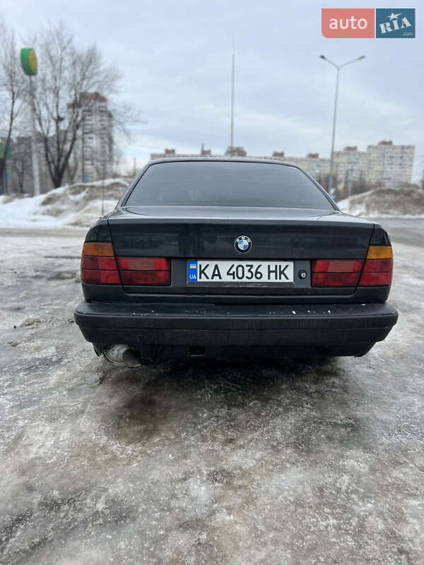 Седан BMW 5 Series 1990 в Киеве