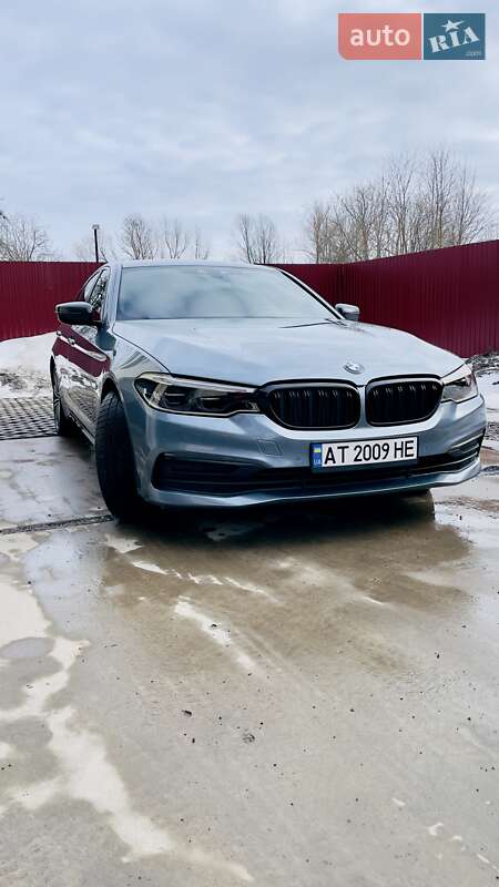 Седан BMW 5 Series 2017 в Бурштыне