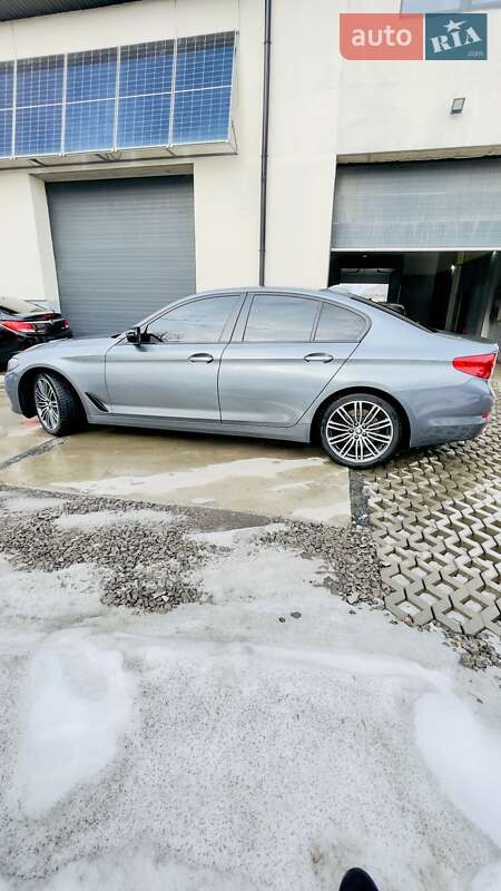 Седан BMW 5 Series 2017 в Бурштыне