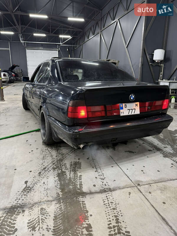 Седан BMW 5 Series 1992 в Киеве