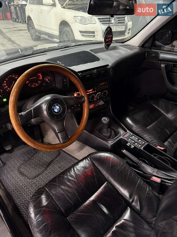 Седан BMW 5 Series 1992 в Киеве