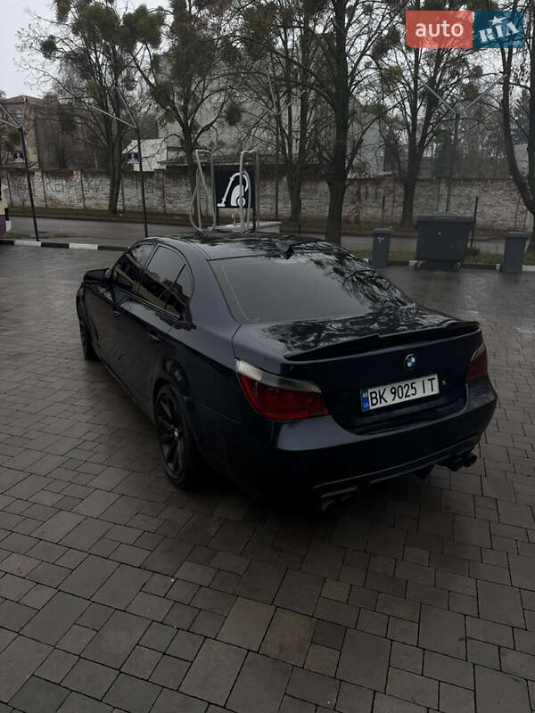 Седан BMW 5 Series 2004 в Нетешине