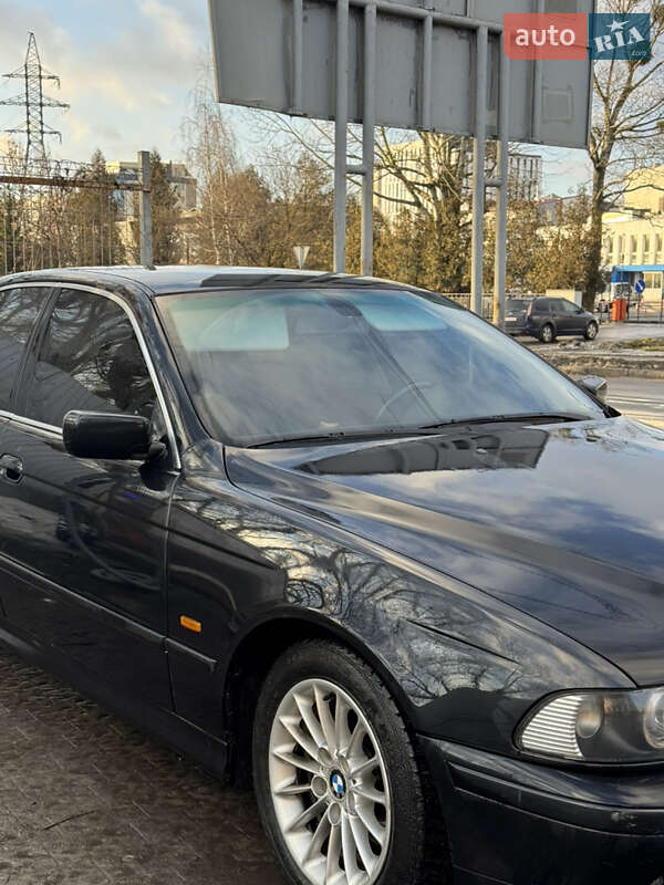 Седан BMW 5 Series 2000 в Львове