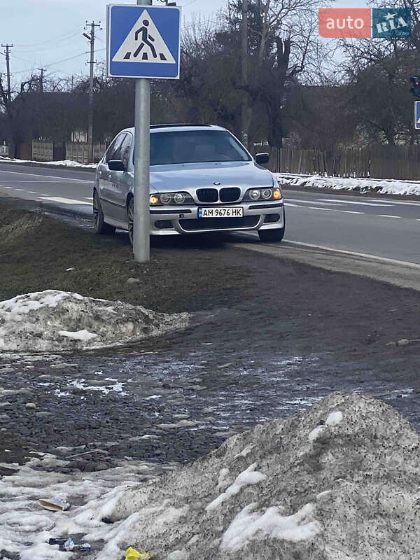 Седан BMW 5 Series 1998 в Надворной