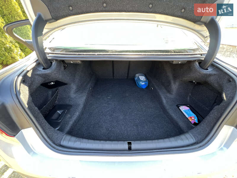 Седан BMW 5 Series 2017 в Львове