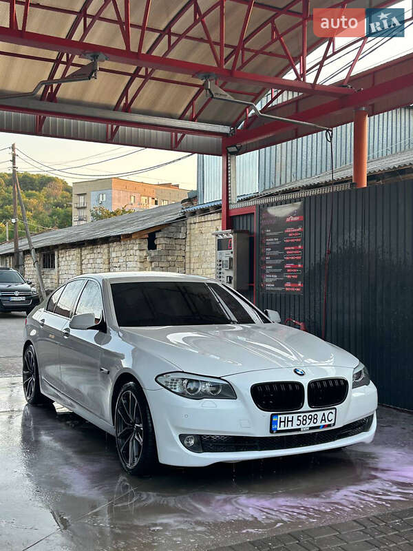 BMW 5 Series 2011 BMW 5 Series 2011