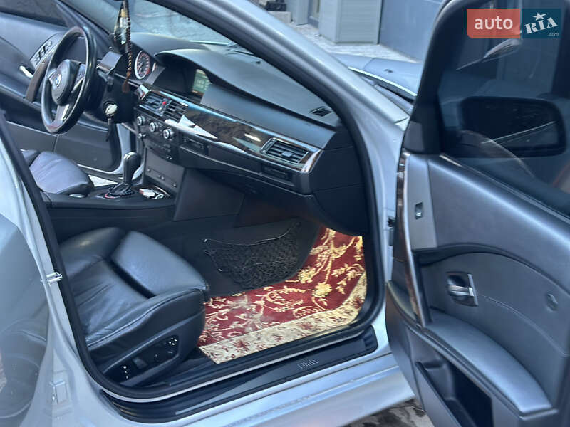 Седан BMW 5 Series 2004 в Сарнах