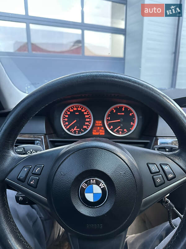 Седан BMW 5 Series 2004 в Сарнах