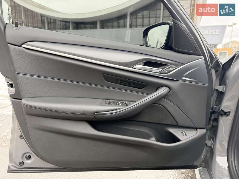 Седан BMW 5 Series 2022 в Киеве