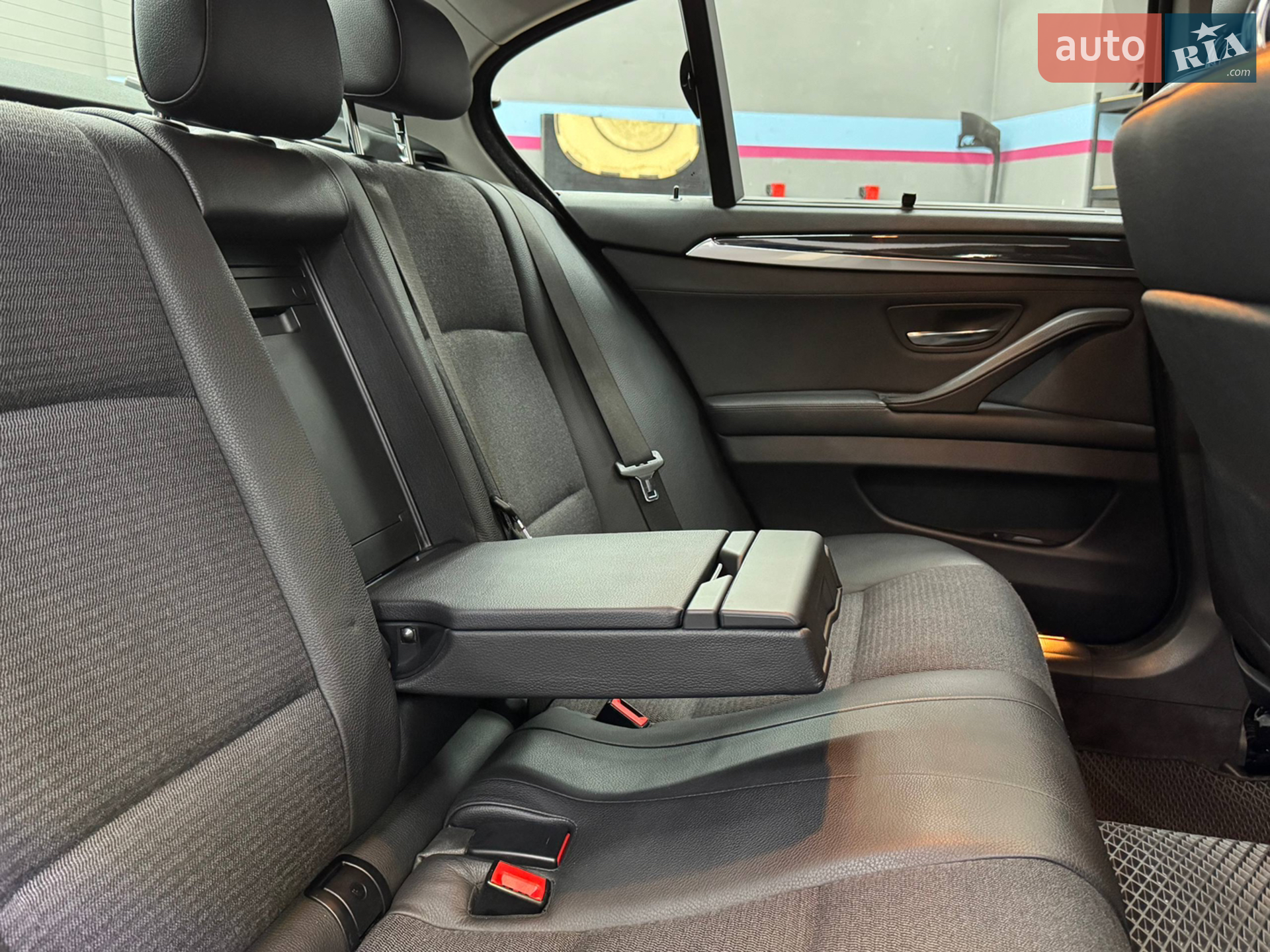2010 BMW 5er - мініатюра 37