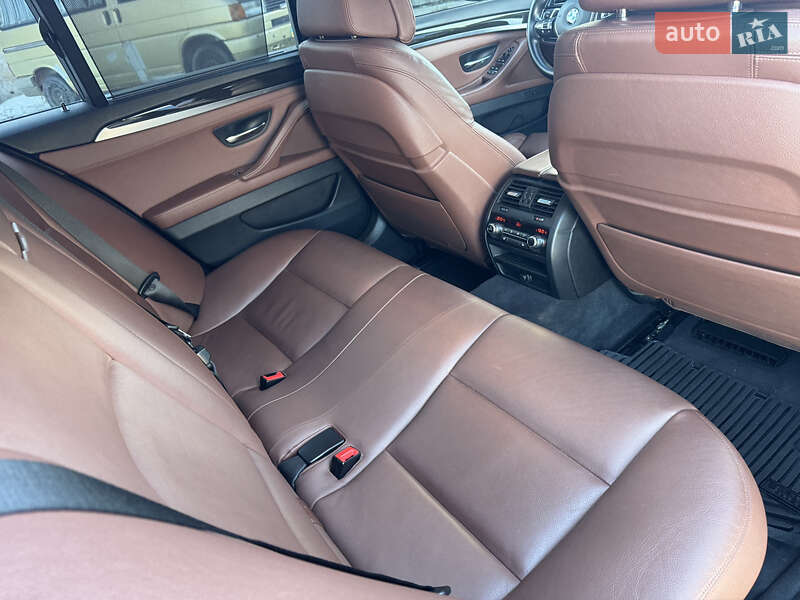 Седан BMW 5 Series 2013 в Остроге