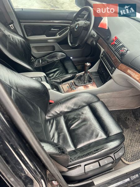 Седан BMW 5 Series 2002 в Вараше