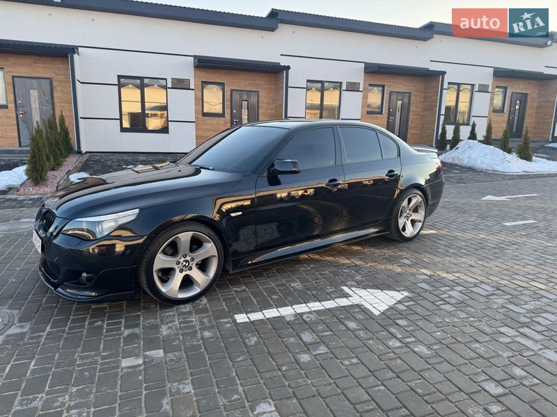 Седан BMW 5 Series 2005 в Вараше