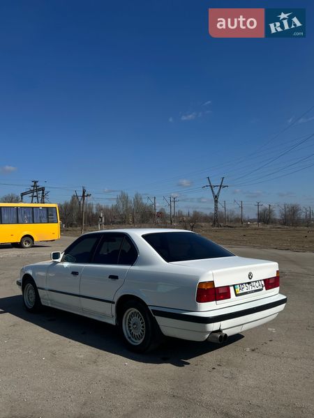 Седан BMW 5 Series 1988 в Запорожье